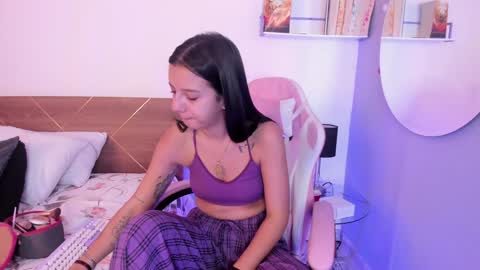 Snapshot of lucy_ferreiraa chatting on February 6, 4:21 am Your Lucy online show from February 6, 4:21 am