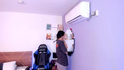 Snapshot of lucy_ferreiraa chatting on February 11, 10:04 am Your Lucy online show from February 11, 10:04 am