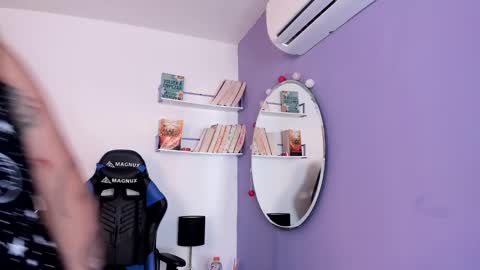 Snapshot of lucy_ferreiraa chatting on February 27, 9:54 am Your Lucy online show from February 27, 9:54 am