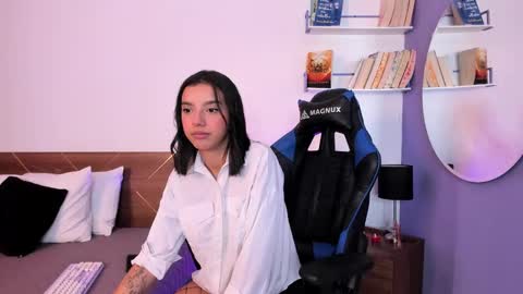 Snapshot of lucy_ferreiraa chatting on March 7, 4:57 am Your Lucy online show from March 7, 4:57 am
