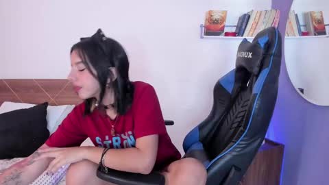 Snapshot of lucy_ferreiraa chatting on March 10, 6:59 am Your Lucy online show from March 10, 6:59 am