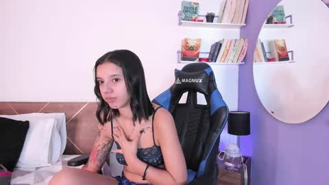 Snapshot of lucy_ferreiraa chatting on March 11, 4:21 am Your Lucy online show from March 11, 4:21 am