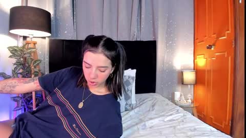 Snapshot of lucy_ferreiraa chatting on March 12, 8:20 pm Your Lucy online show from March 12, 8:20 pm