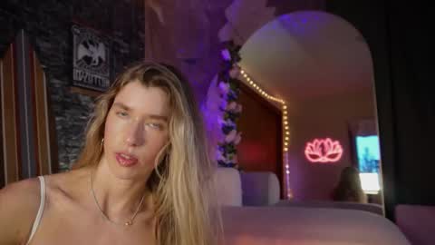 Snapshot of lucy_gooosey chatting on March 22, 2:26 am Lucy. online show from March 22, 2:26 am