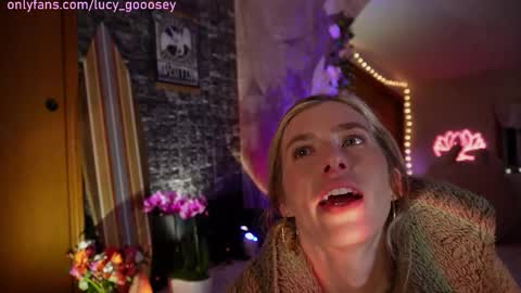 Snapshot of lucy_gooosey chatting on March 27, 8:26 am Lucy. online show from March 27, 8:26 am