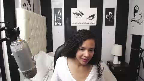 lucy_lorelei online show from June 16, 1:25 pm