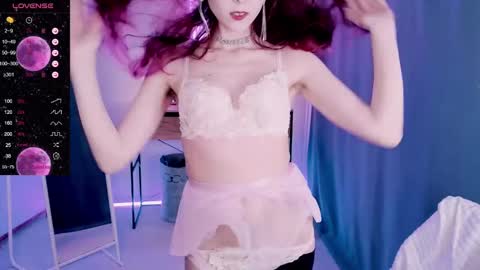 Snapshot of lucy_millss chatting on February 7, 8:22 am LUCY online show from February 7, 8:22 am