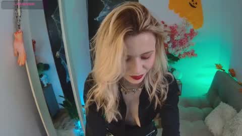 lucy online show from October 25, 5:59 am