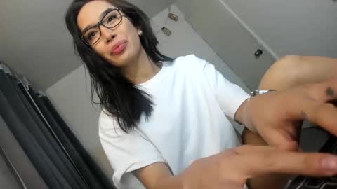 Snapshot of lucy_shane chatting on September 18, 6:43 pm lucy_shane online show from September 18, 6:43 pm