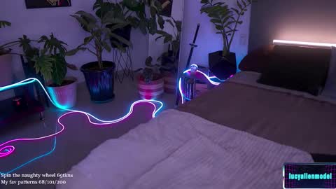 Lucy Alien  online show from November 15, 1:18 pm