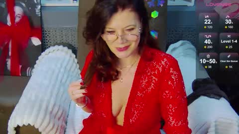 Snapshot of lucybelli chatting on December 22, 1:24 am LucyBelli online show from December 22, 1:24 am