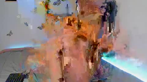 Snapshot of lucygarciia chatting on December 4, 11:24 pm Lucy online show from December 4, 11:24 pm