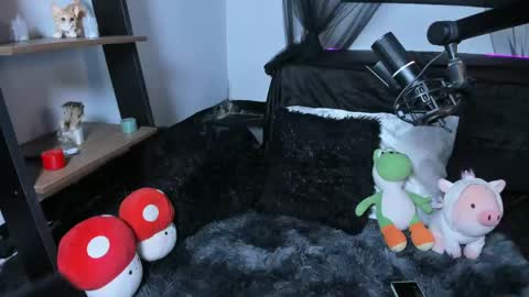 lucyjade2 online show from May 15, 9:11 pm