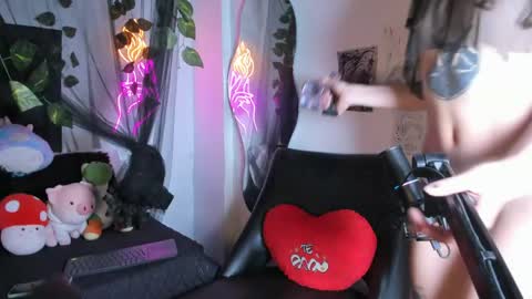 lucyjade2 online show from May 25, 8:15 pm