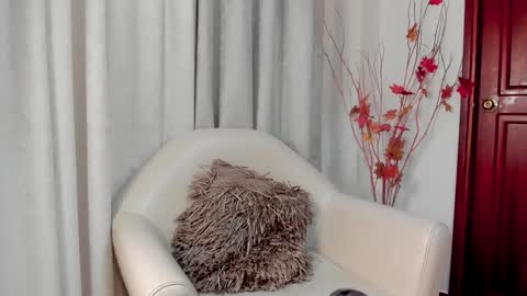 Snapshot of lucyjhonsonn chatting on December 5, 12:41 am LucyJhonsonn online show from December 5, 12:41 am