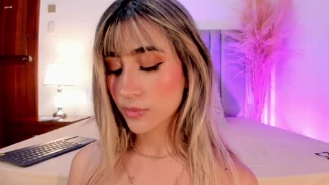 Snapshot of lucyjhonsonn chatting on January 28, 12:57 am LucyJhonsonn online show from January 28, 12:57 am