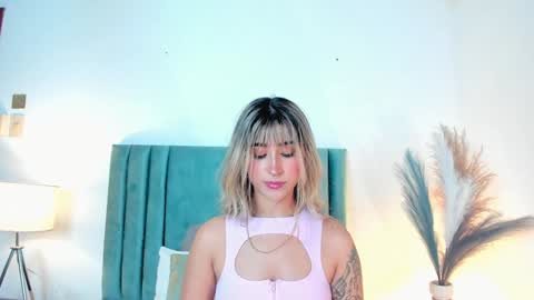 Snapshot of lucyjhonsonn chatting on January 30, 1:00 am LucyJhonsonn online show from January 30, 1:00 am