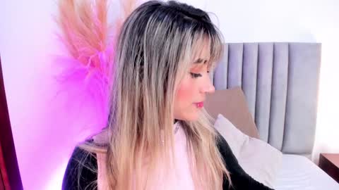 Snapshot of lucyjhonsonn chatting on February 5, 12:53 am LucyJhonsonn online show from February 5, 12:53 am