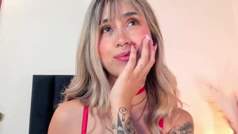 Snapshot of lucyjhonsonn chatting on February 15, 4:58 am LucyJhonsonn online show from February 15, 4:58 am