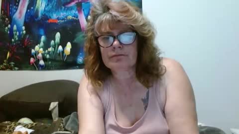 Snapshot of lucylling chatting on February 15, 12:14 pm lucylling online show from February 15, 12:14 pm