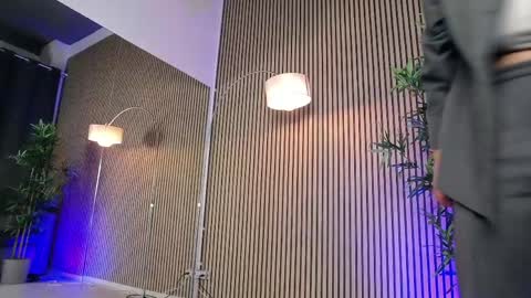 lucyrayy online show from April 1, 1:41 pm