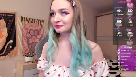 Snapshot of lucysbrain chatting on February 1, 7:55 pm Lucy online show from February 1, 7:55 pm