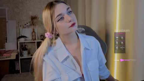 Snapshot of lucysbrain chatting on November 2, 5:26 pm Lucy online show from November 2, 5:26 pm