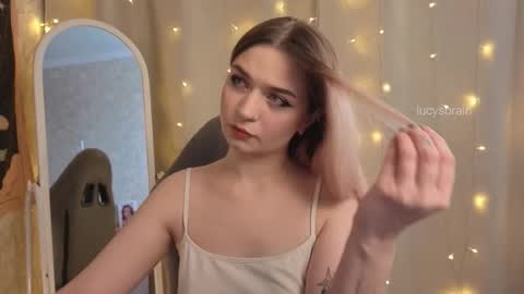 Snapshot of lucysbrain chatting on February 2, 11:31 am Lucy online show from February 2, 11:31 am