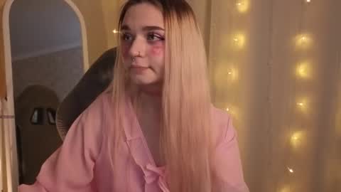 Snapshot of lucysbrain chatting on February 14, 12:13 pm Lucy online show from February 14, 12:13 pm