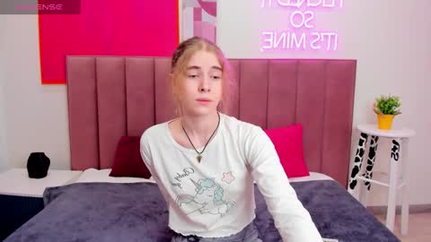 lucyserene online show from February 5, 8:41 am