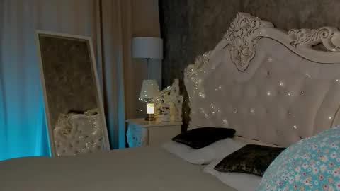 Snapshot of lucyshaw chatting on October 5, 8:23 am Lucy online show from October 5, 8:23 am