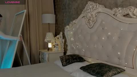 Snapshot of lucyshaw chatting on October 8, 6:11 am Lucy online show from October 8, 6:11 am