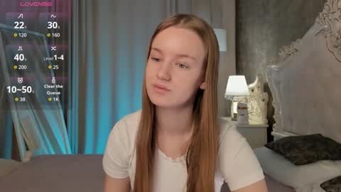 Snapshot of lucyshaw chatting on October 14, 11:00 am Lucy online show from October 14, 11:00 am