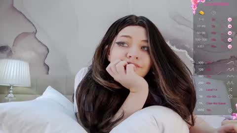 lucyvee online show from December 15, 1:46 am