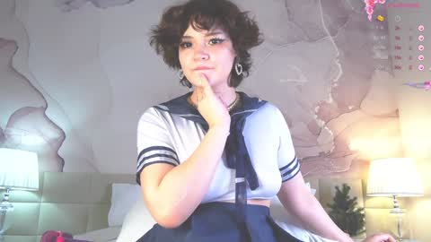 lucyvee online show from December 20, 4:31 am