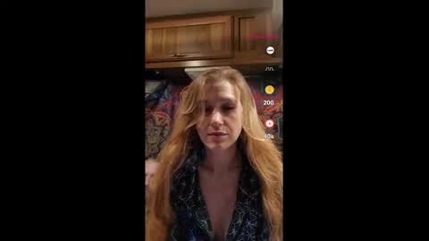 Snapshot of lucyvybes_and_gogert chatting on December 31, 1:19 pm Lucy Vybes and Go-Gert online show from December 31, 1:19 pm