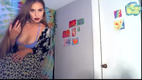 Snapshot of lucywants chatting on July 27, 6:42 am Goddess Lucy lucywants online show from July 27, 6:42 am