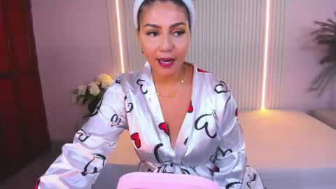 Lucy Wold online show from May 12, 7:44 pm