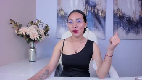 Lucy Liiu online show from April 7, 6:52 pm