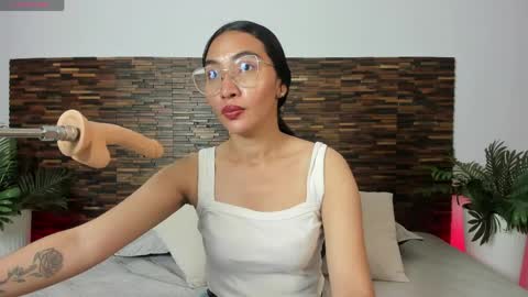Snapshot of lucyy_liiu chatting on June 9, 8:09 pm Lucy Liiu online show from June 9, 8:09 pm