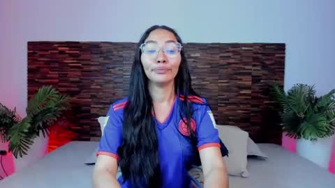 Snapshot of lucyy_liiu chatting on June 17, 8:21 pm Lucy Liiu online show from June 17, 8:21 pm