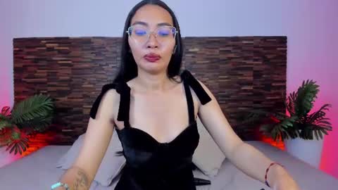 Snapshot of lucyy_liiu chatting on June 25, 8:24 pm Lucy Liiu online show from June 25, 8:24 pm