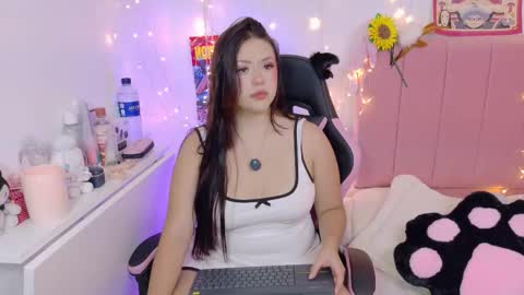 Snapshot of lucyy_peach chatting on March 2, 2:14 am LUCYY FROM HOME online show from March 2, 2:14 am