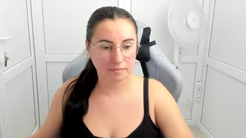 Snapshot of lucyycharm chatting on June 18, 12:31 pm Lucy online show from June 18, 12:31 pm
