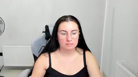 Snapshot of lucyycharm chatting on June 23, 6:33 am Lucy online show from June 23, 6:33 am