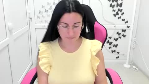 Snapshot of lucyycharm chatting on July 1, 12:40 pm Lucy online show from July 1, 12:40 pm