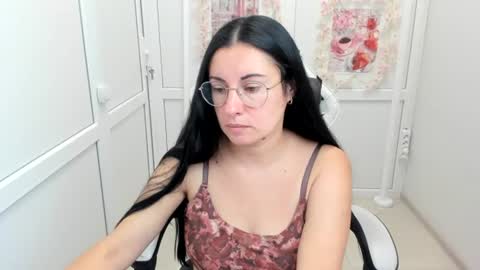 Snapshot of lucyycharm chatting on July 14, 6:29 am Lucy online show from July 14, 6:29 am