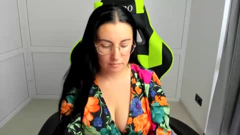 Snapshot of lucyycharm chatting on July 23, 12:25 pm Lucy online show from July 23, 12:25 pm