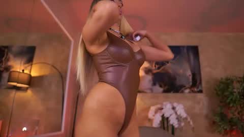 Snapshot of lucyyrosse chatting on June 18, 8:14 am LucyRose online show from June 18, 8:14 am