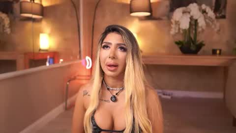 Snapshot of lucyyrosse chatting on July 15, 8:19 am LucyRose online show from July 15, 8:19 am